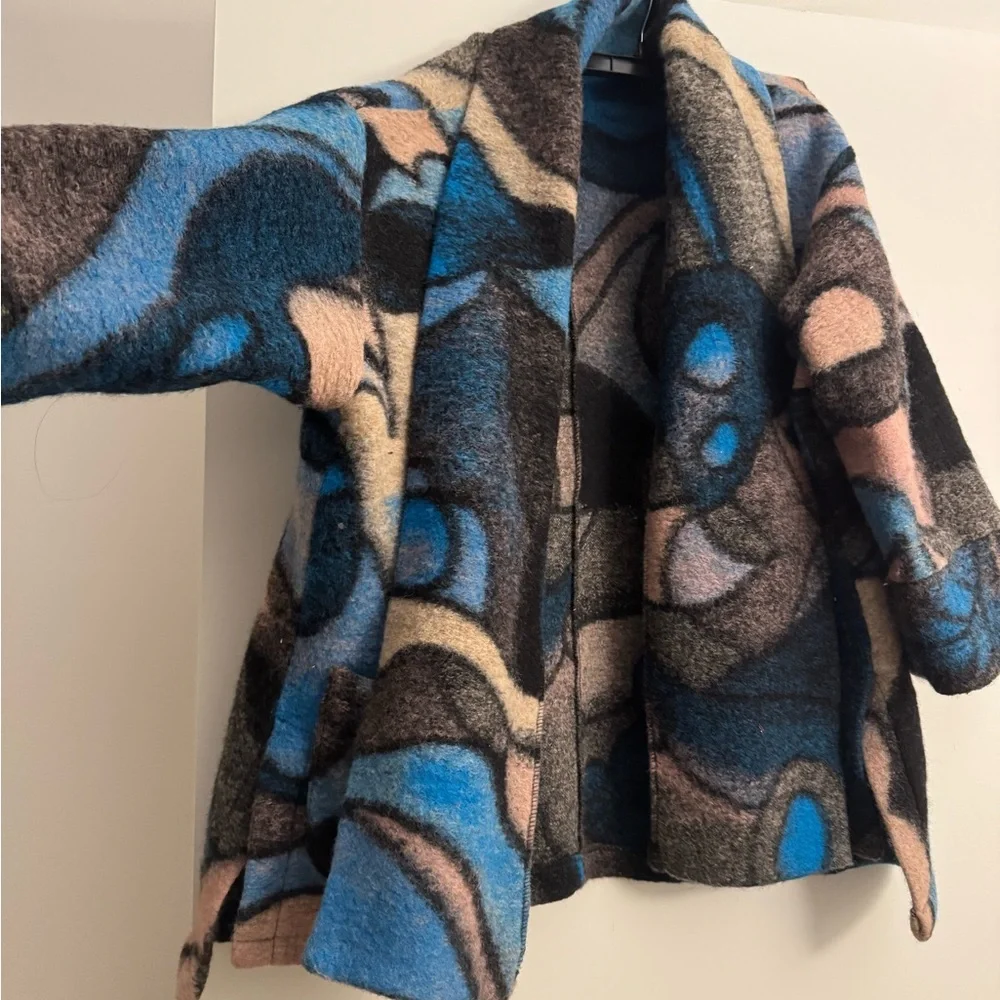 Abstract Patterned Coat - Picture 1 of 7
